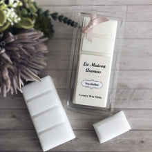 Load image into Gallery viewer, Made with love, our cruelty-free, vegan wax is hand-poured to create smooth and creamy melts that are both highly scented and long-lasting.  Our five-piece snap bars are available in our full range of fragrances, packaged in recycled materials and dressed with a mini bow. 
