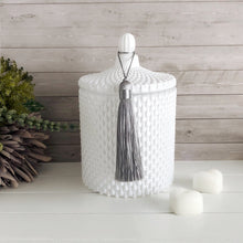 Load image into Gallery viewer, This raindrop patterned wax melt vessel with classic french-top lid adds a touch of elegance to any room. The french chic lid helps to seal in scent and improve wax shelf life, which makes them ideal for holding your wax melts alongside your wax melt burner.
