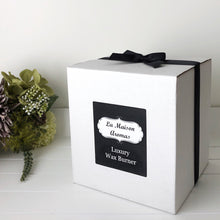 Load image into Gallery viewer, La Maison Aromas&#39; Luxury Wax Burner is packaged in recyclable materials finished with a ribbon and a black bow. 
