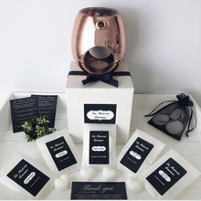 Load image into Gallery viewer, La Maison Aromas Wax Melt Starter Kit contains everything you need to start your wax melt journey. This kit contains: a glass wax burner in a choice of five colours, 20 cruelty free, vegan friendly wax melts in our top five fragrances and complimentary tea lights.
